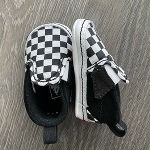Brand New Infant checker slip-on V crib.